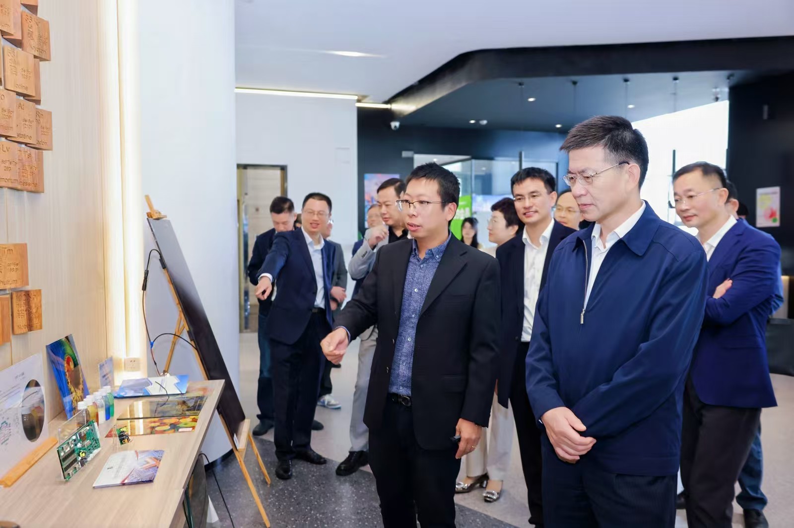 宁波市政协主席陈龙到高新区宣讲党的二十届四中全会精神并调研浙大科技园宁波分园